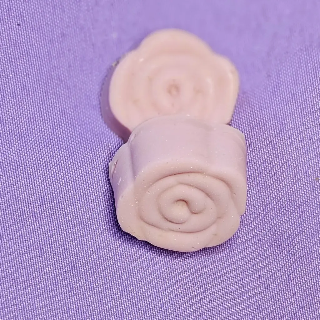 [SOAP-TRV-RL] Rose Loofah Goat's Milk Travel Soap